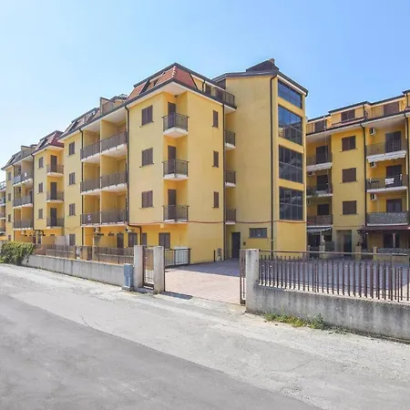 Διαμέρισμα 2 Bedroom Amazing In *